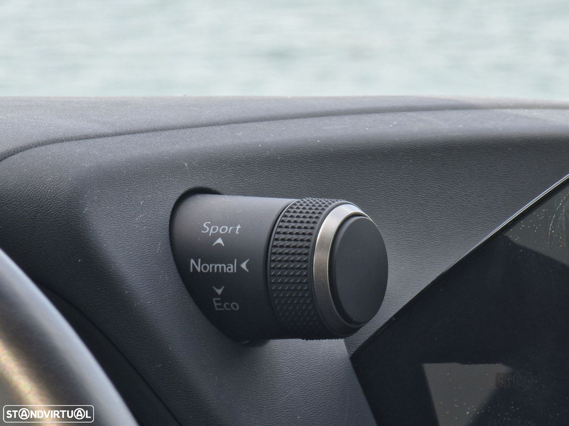 Lexus UX 250h Sport (Ecrã 12.3) - 17