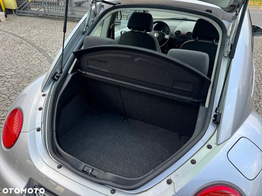 Volkswagen New Beetle 1.6 Arte - 31