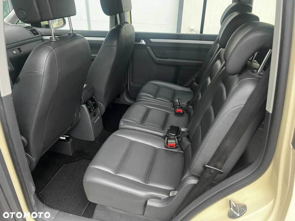Volkswagen Touran - 10