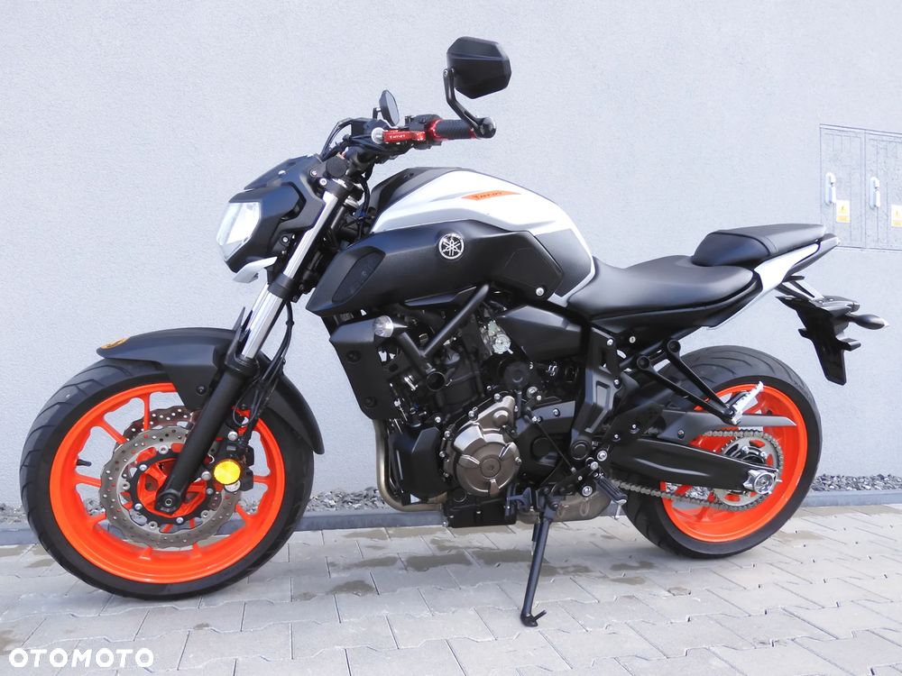Yamaha MT - 24