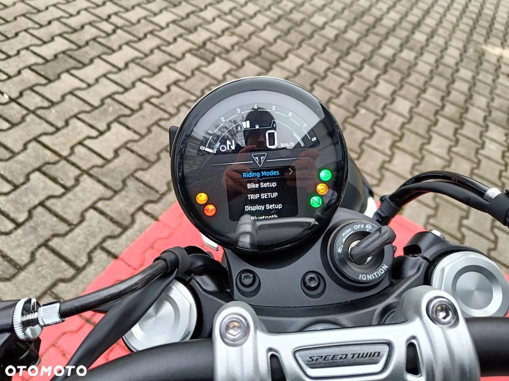 Triumph Speed Twin - 12