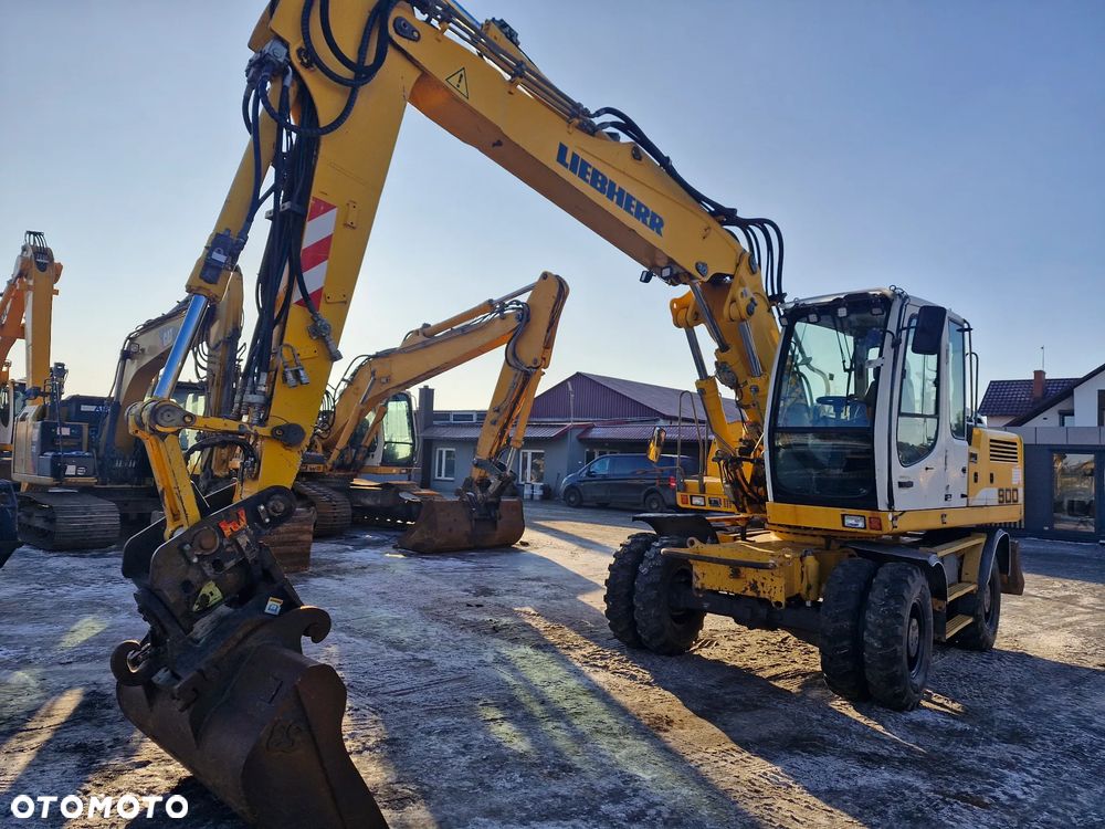Liebherr 900 - 4
