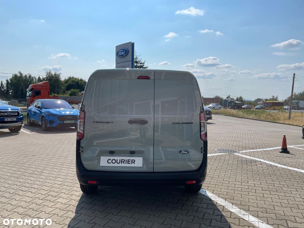 Ford Transit Courier - 13