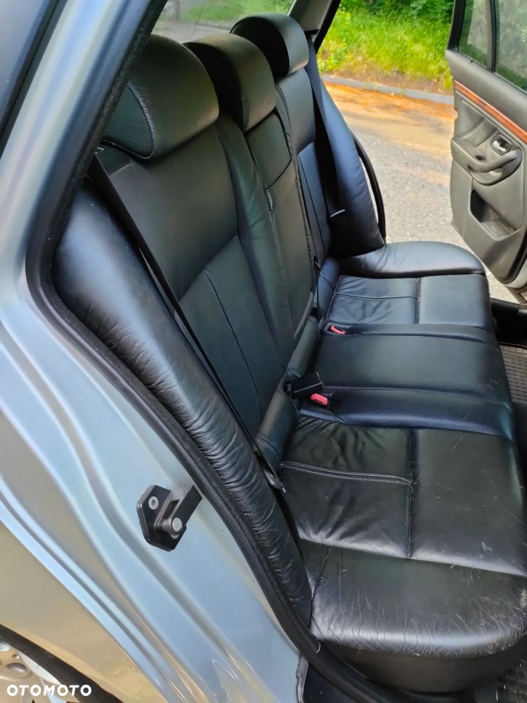 BMW Seria 5 528i - 12