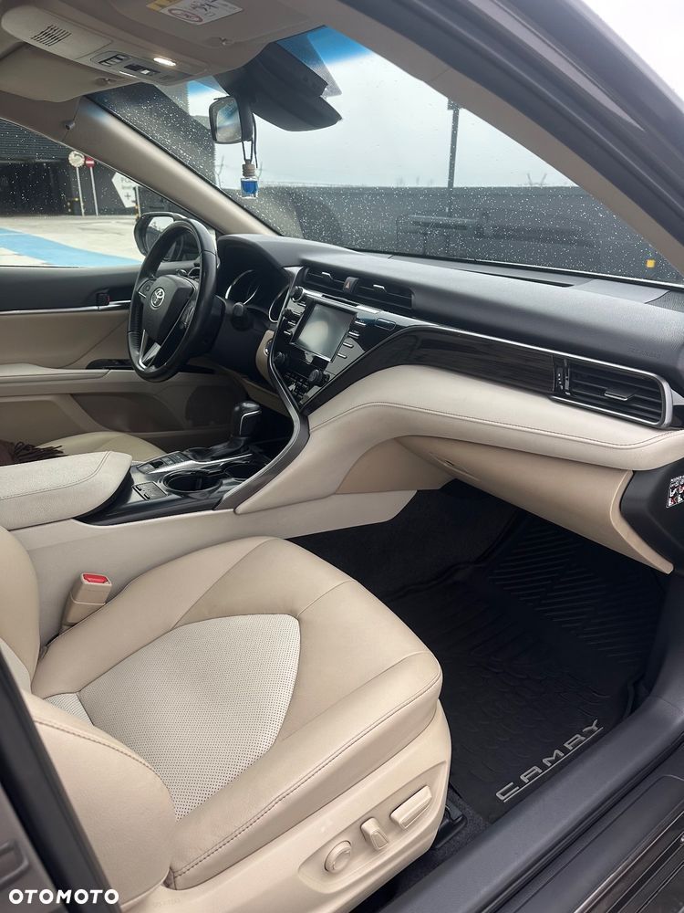 Toyota Camry - 21