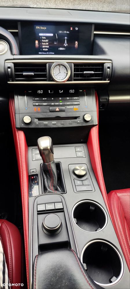 Lexus RC 200t / 300 F Sport - 27