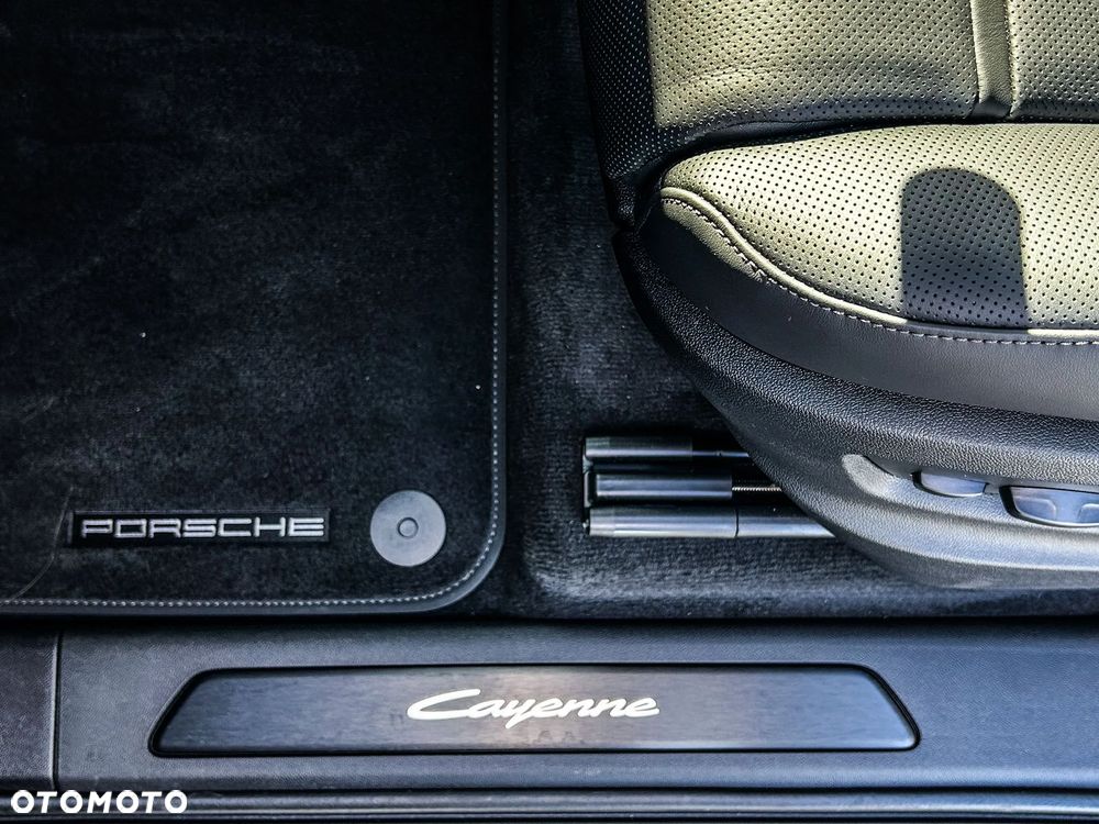 Porsche Cayenne - 17