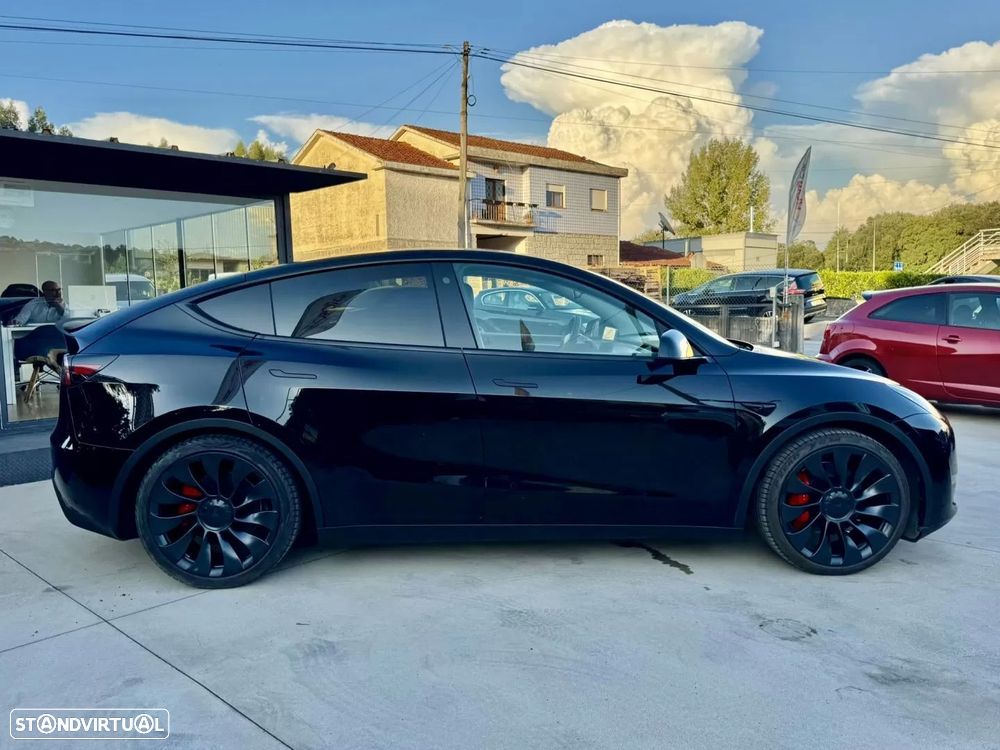 Tesla Model Y Performance Dual Motor AWD - 11