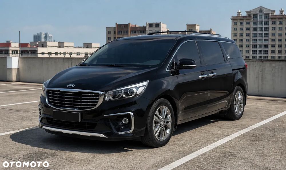Kia Carnival - 2