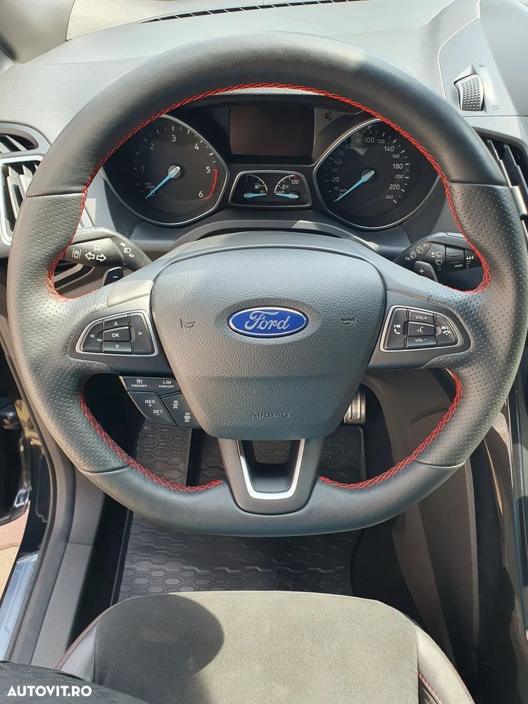 Ford Kuga 2.0 TDCi 4WD Powershift ST-Line - 4