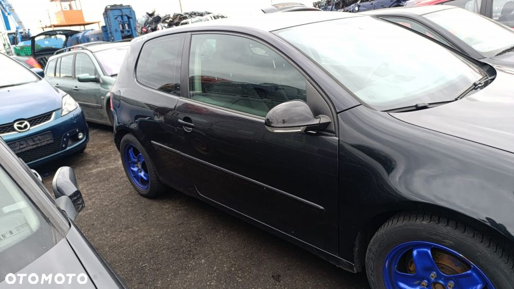 36005 VW golf V model od 03-09 silnik 1.9 TDI 105 km BXE skrzynia JCR lakier LC9Z - 6