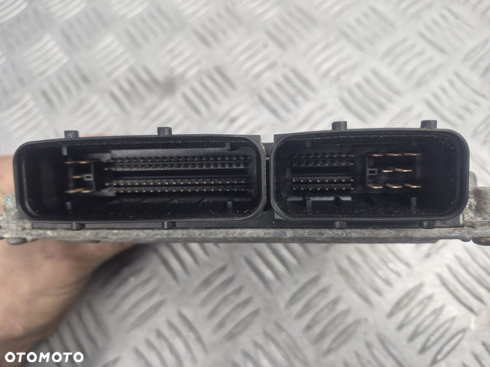 Sterownik silnika Skoda Octavia Mk2 (1Z) 06A906033FB - 4