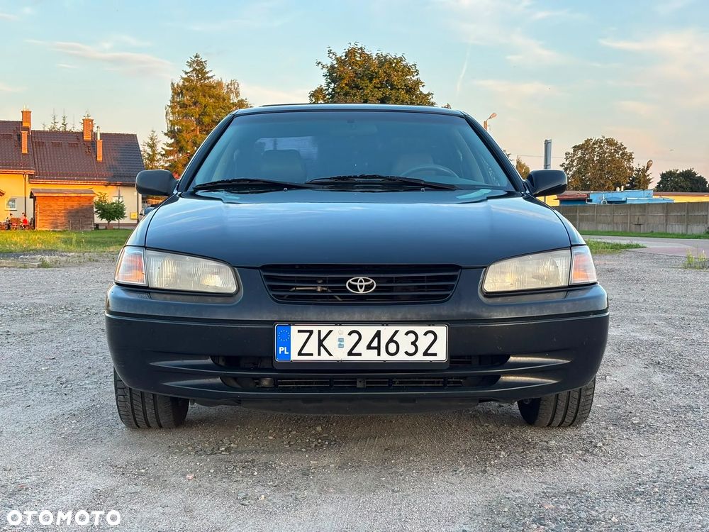 Toyota Camry - 2