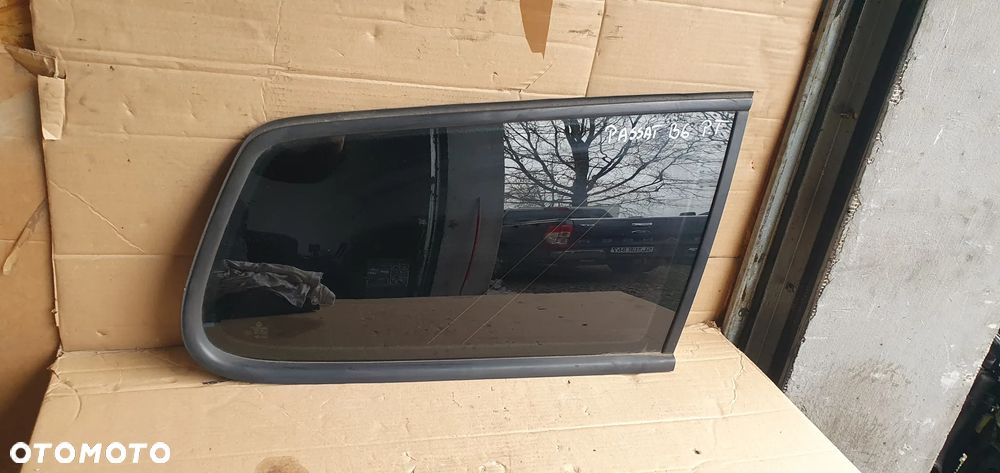 Szyba prawy tył tylna prawa karoseryjna VW Passat B6 AS2 09r - 1