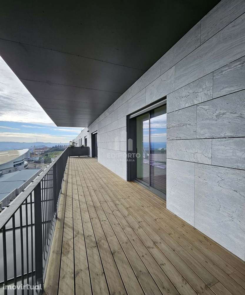 T1 PENTHOUSE com terraço, garagem e arrumos em zona nobre - ANTAS - Grande imagem: 2/20