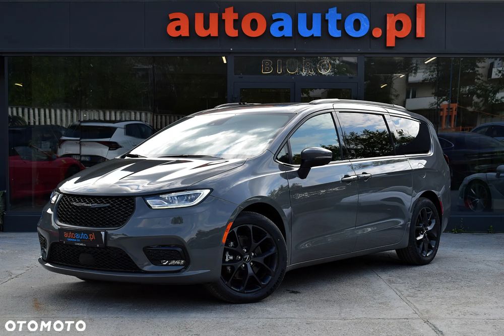 Chrysler Pacifica - 1