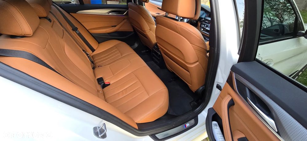 BMW Seria 5 520d M Sport - 8