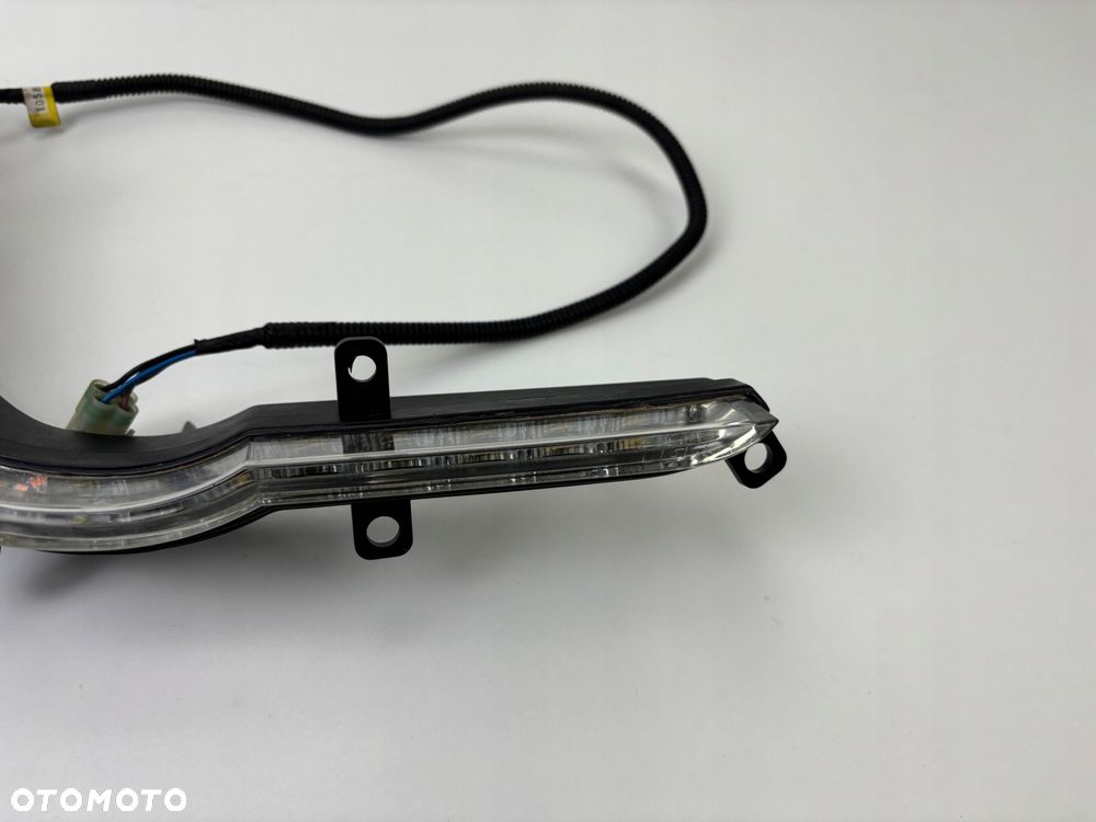 Przednia prawa lampa postojowa LED TGB Blade 550 600 Oryginał - 4