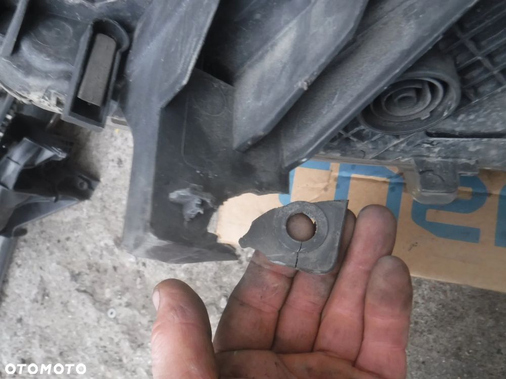 Peugeot Partner II  lampa przod lewa prawa EUROPA - 9