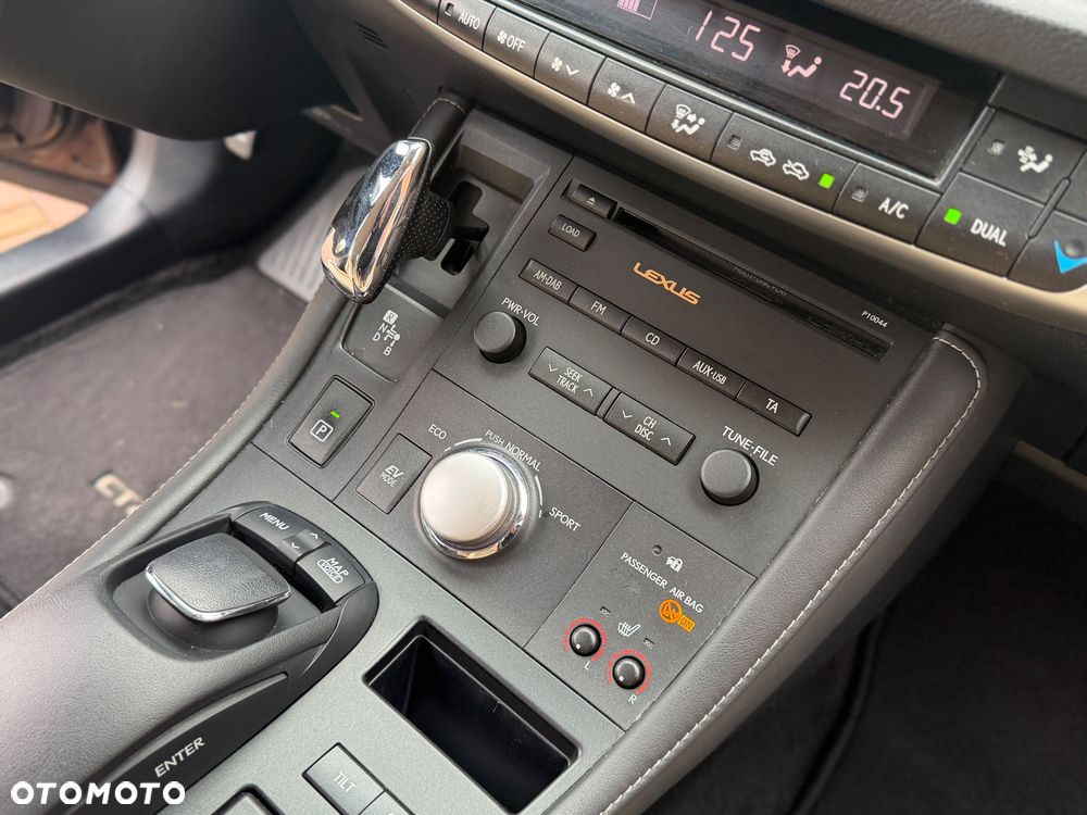 Lexus CT 200h Prestige - 16