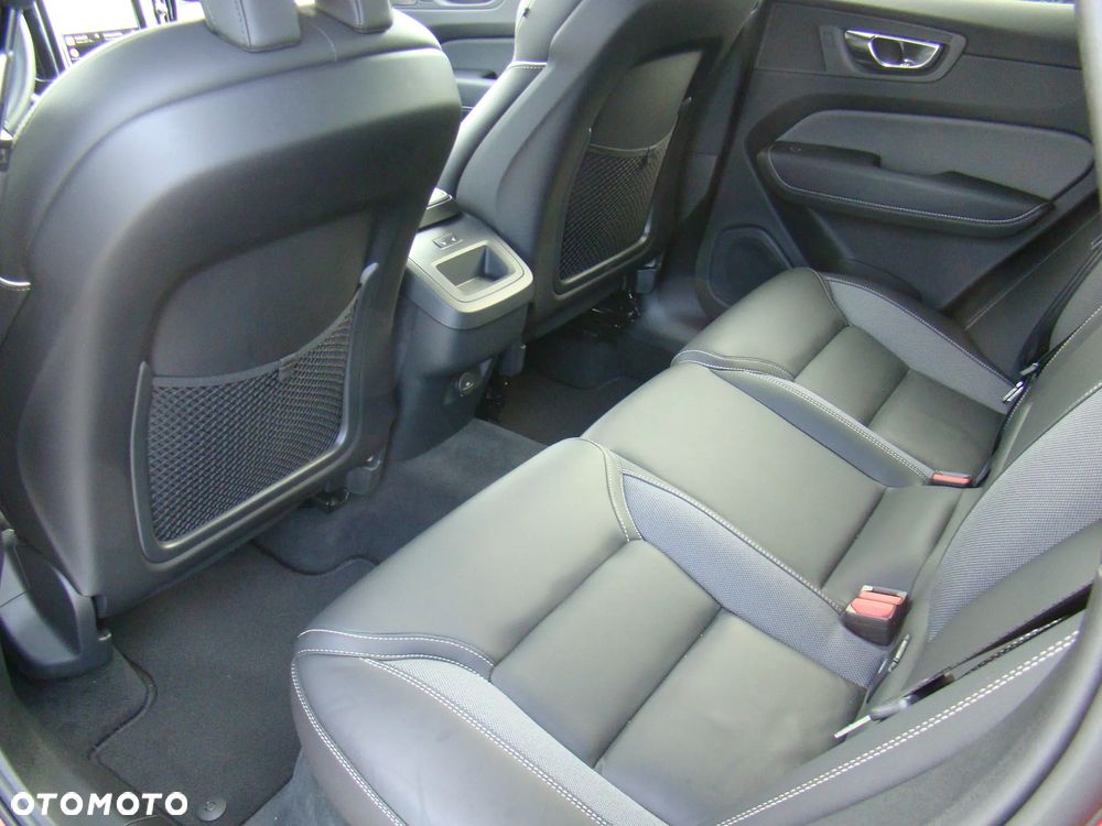 Volvo XC 60 B5 B AWD Geartronic RDesign - 34