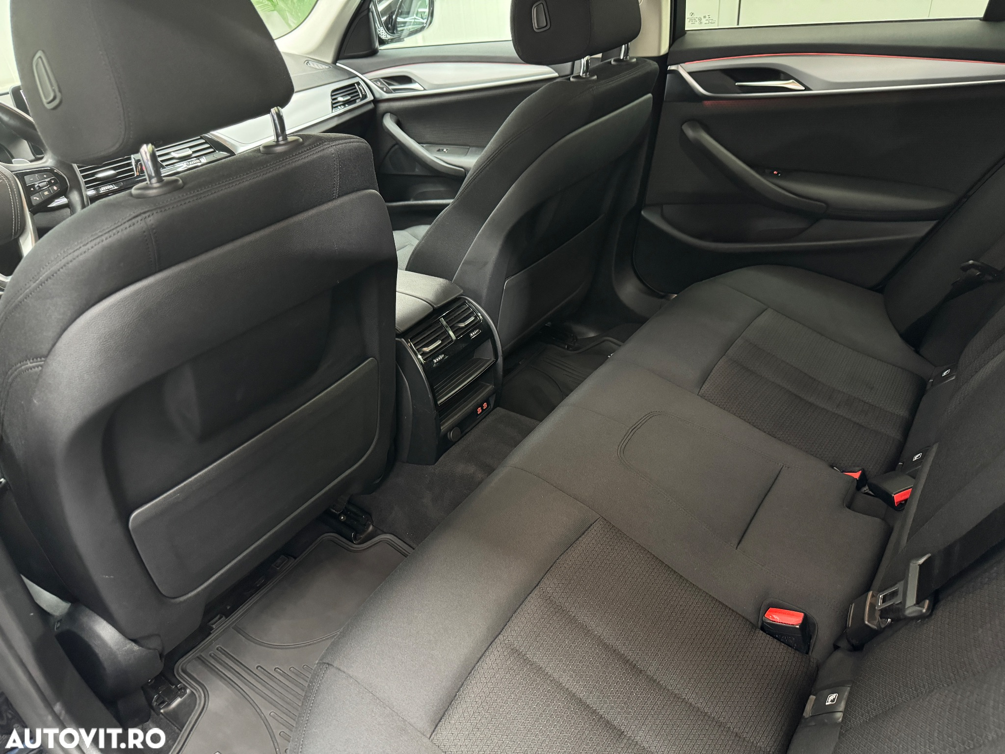BMW Seria 5 530i xDrive AT MHEV - 17