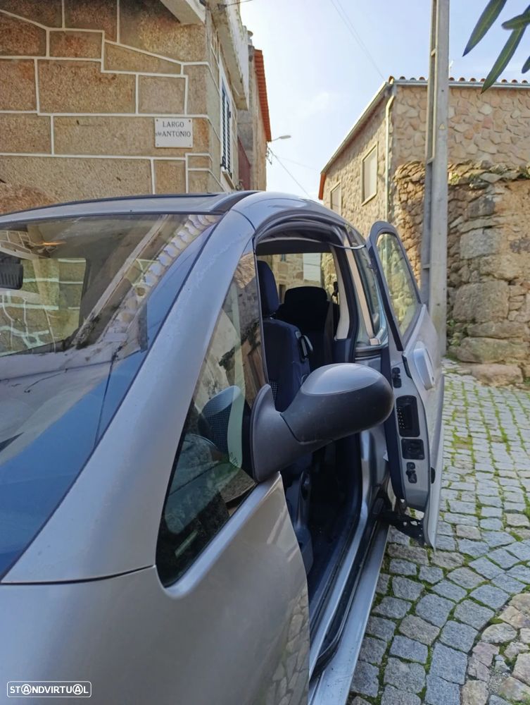 Peugeot 1007 1.4 HDi Urban - 11