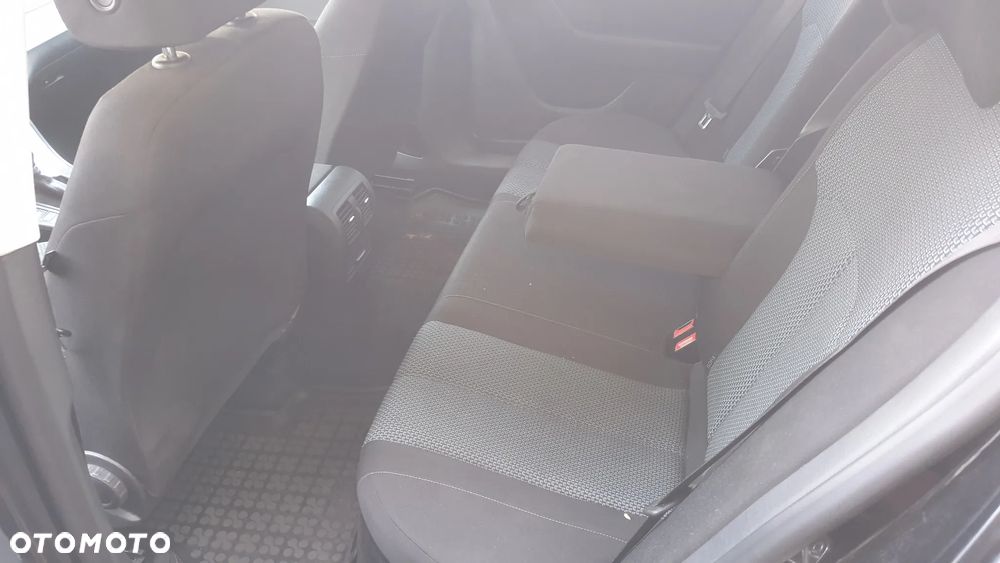 Volkswagen Passat 1.6 TDI DPF BlueMot Highline - 8