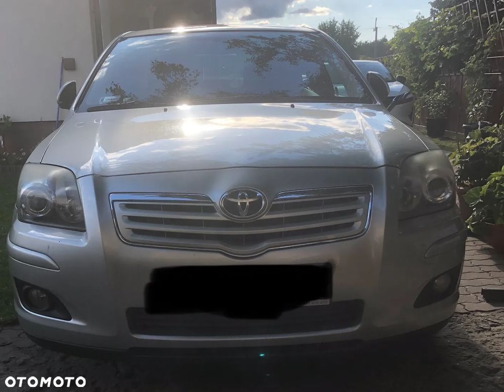 Toyota Avensis 2.2 D-4D Sol - 2