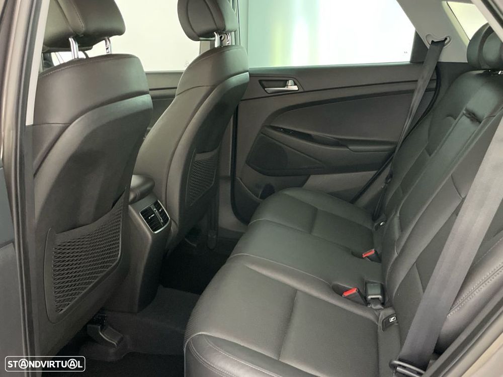 Hyundai Tucson 1.7 CRDi Premium DCT — fotografia 12