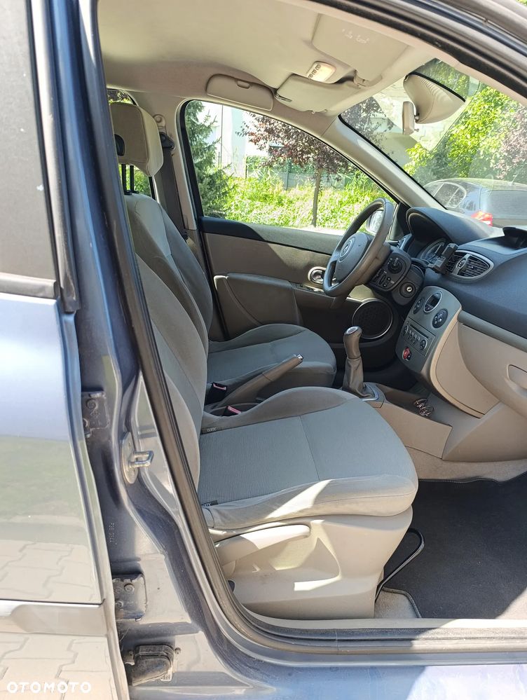 Renault Clio 1.4 16V Privilege - 6