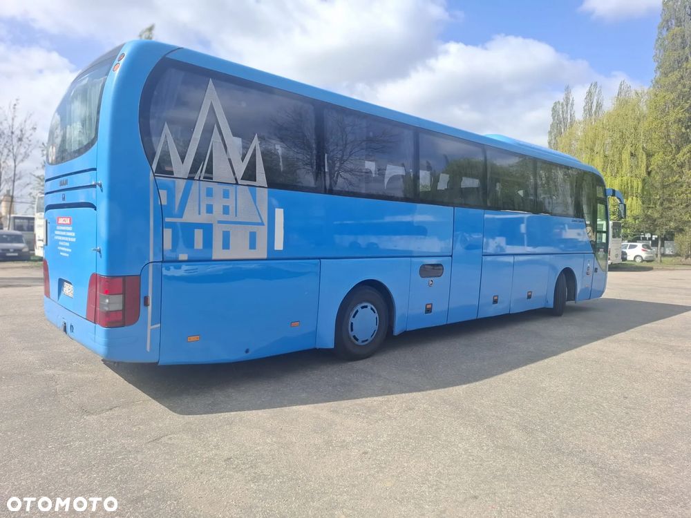 MAN LION'S COACH - 9