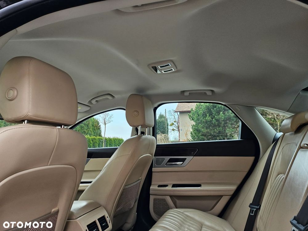 Jaguar XF 2.0 i4D AWD Portfolio - 24