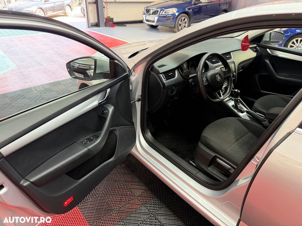 Skoda Octavia 2.0 TDI DSG Ambition - 9