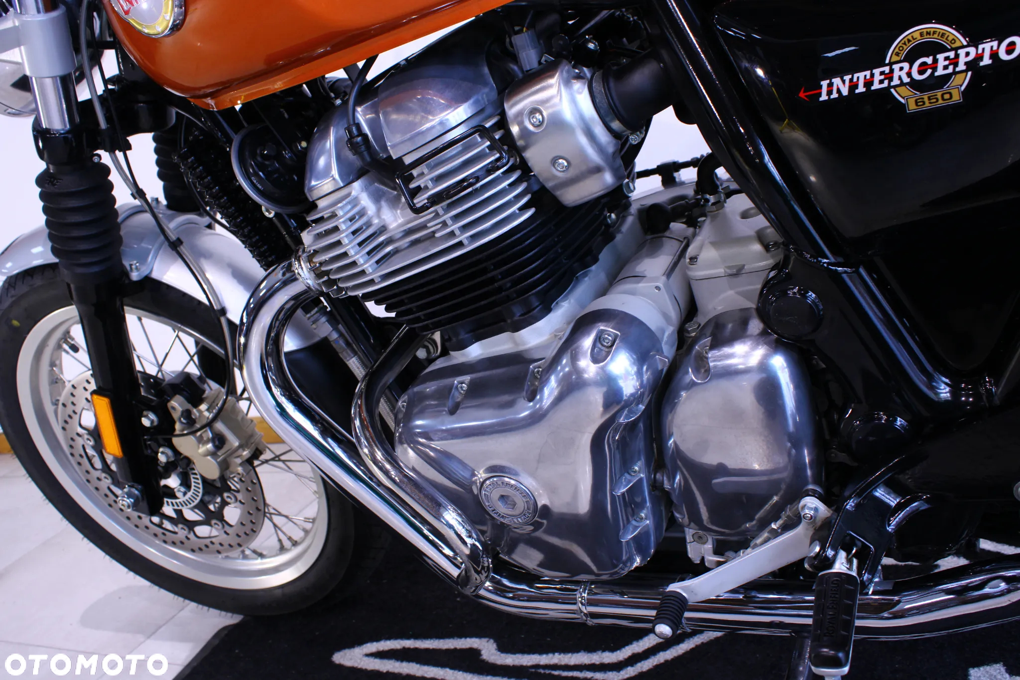 Royal Enfield Interceptor - 30
