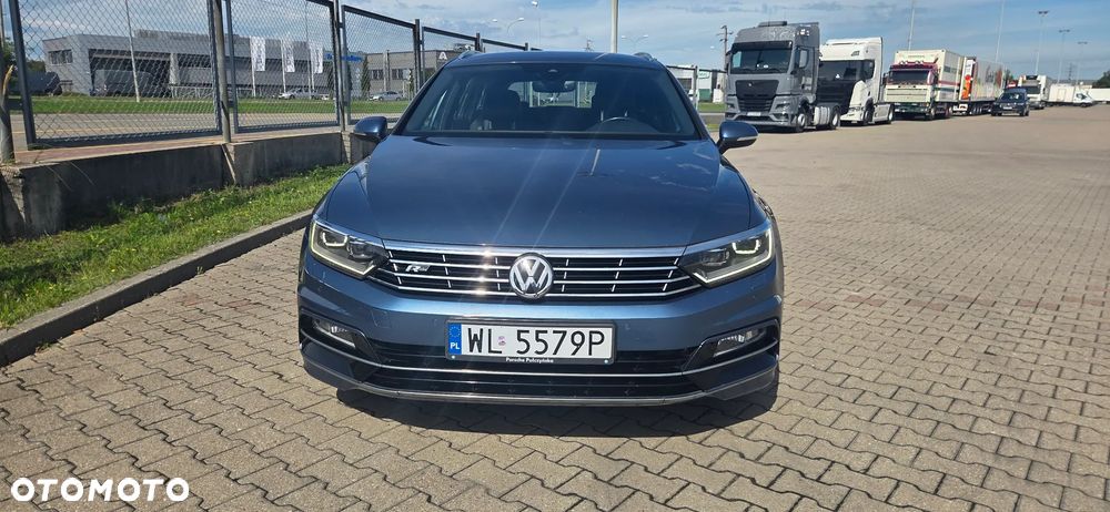 Volkswagen Passat - 1
