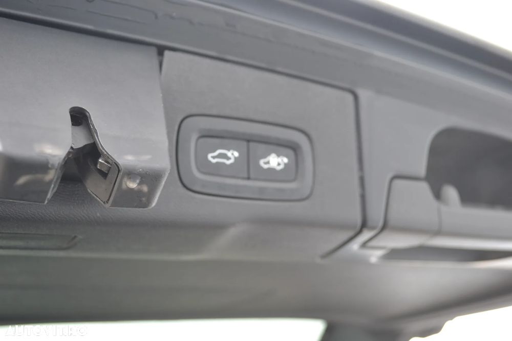 Volvo XC 60 B4 D AWD Geartronic Momentum Pro - 26