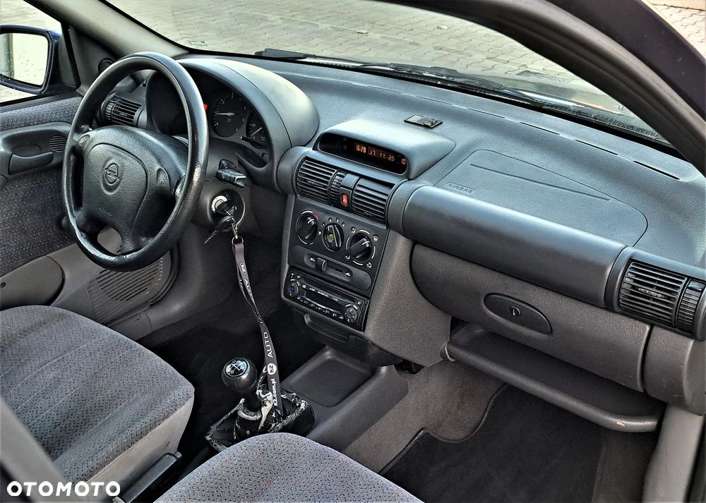 Opel Corsa 1.4 16v - 13