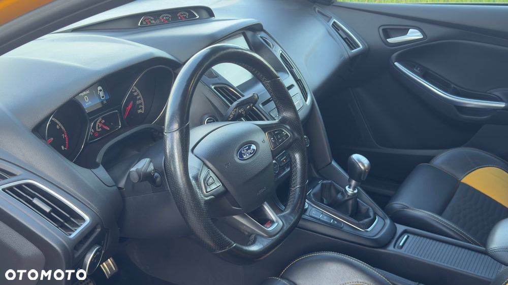 Ford Focus 2.0 EcoBoost ST mit Leder-Sport-Paket - 28