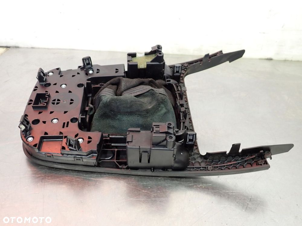 RAMKA WYBIERAKA BIEGÓW PANEL STEROWANIA RADIA AUDI A4 B8 - 6