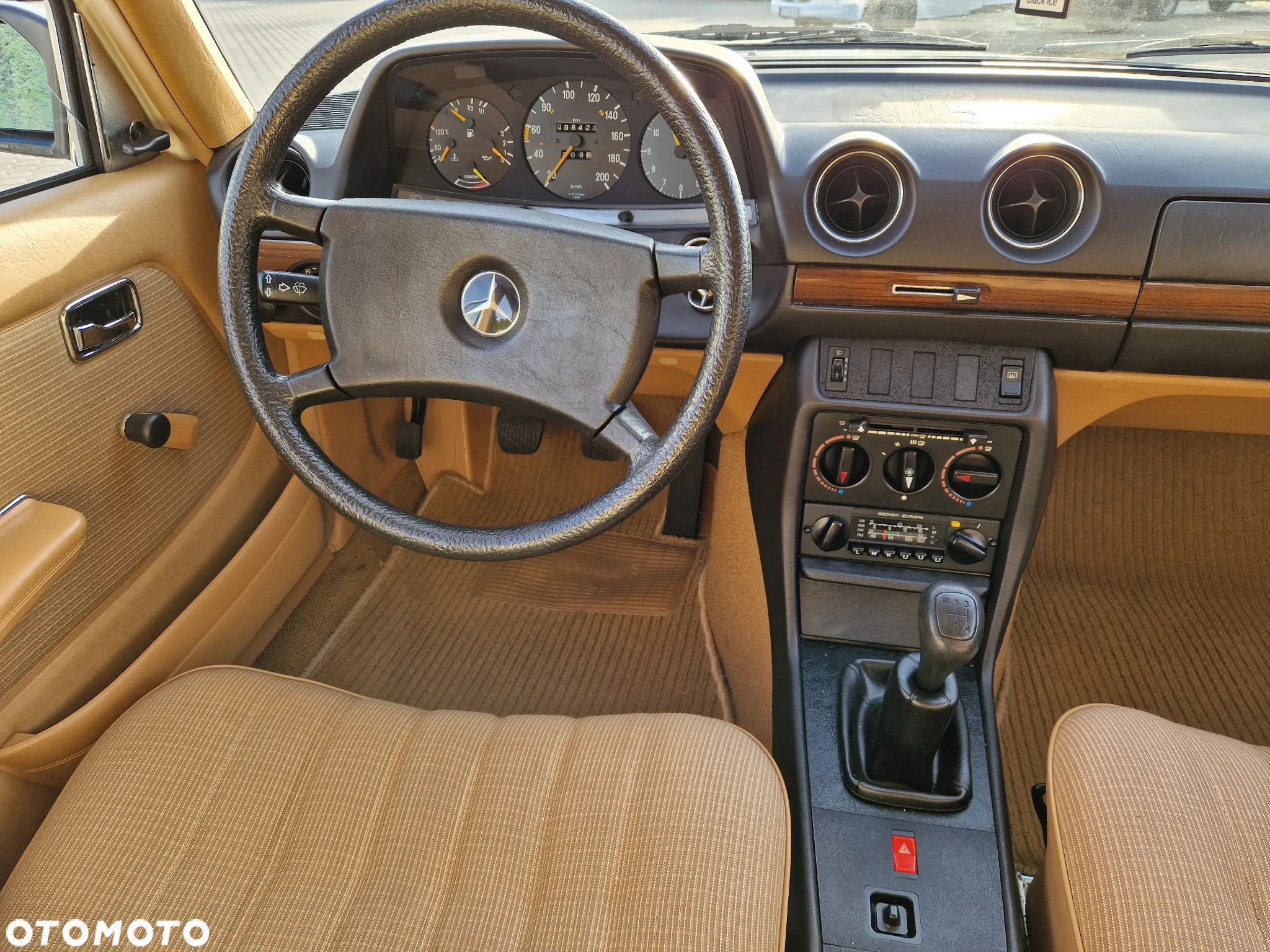 Mercedes-Benz W123 - 28