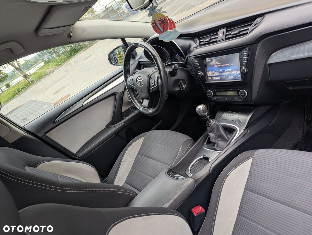 Toyota Avensis 2.0 D-4D Selection - 11