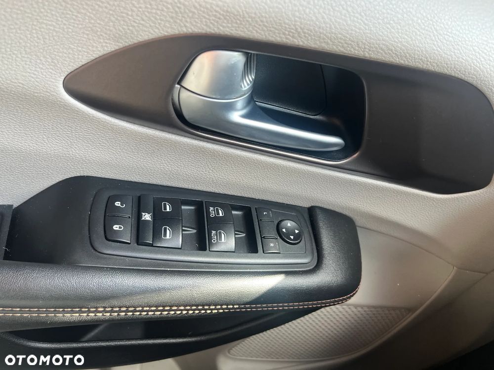 Chrysler Pacifica - 23