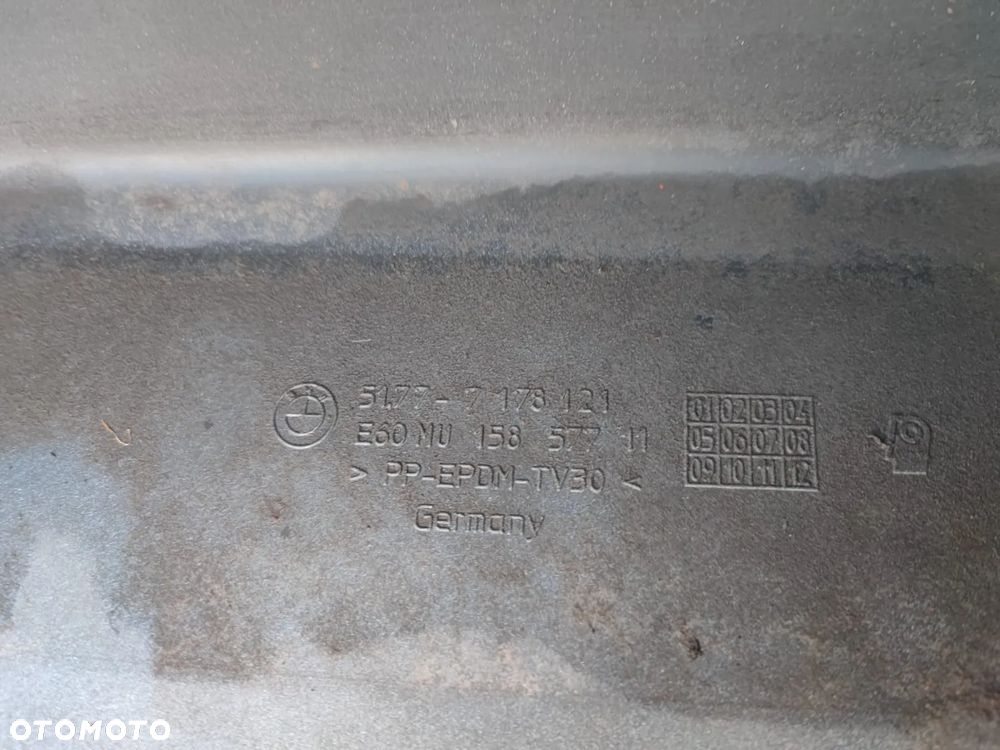 BMW E60 LCI / E61 LCI. ORYGINALNE NAKŁADKI NA PROG LEWA O NR: 7 178 125 / 7 178 126 OEM. W KOLORZE PLATINGRAU METALIC A68/7 - 13