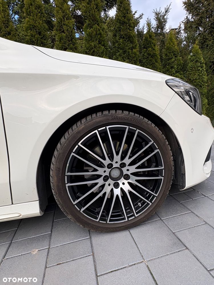 Mercedes-Benz CLA 220 4-Matic - 5