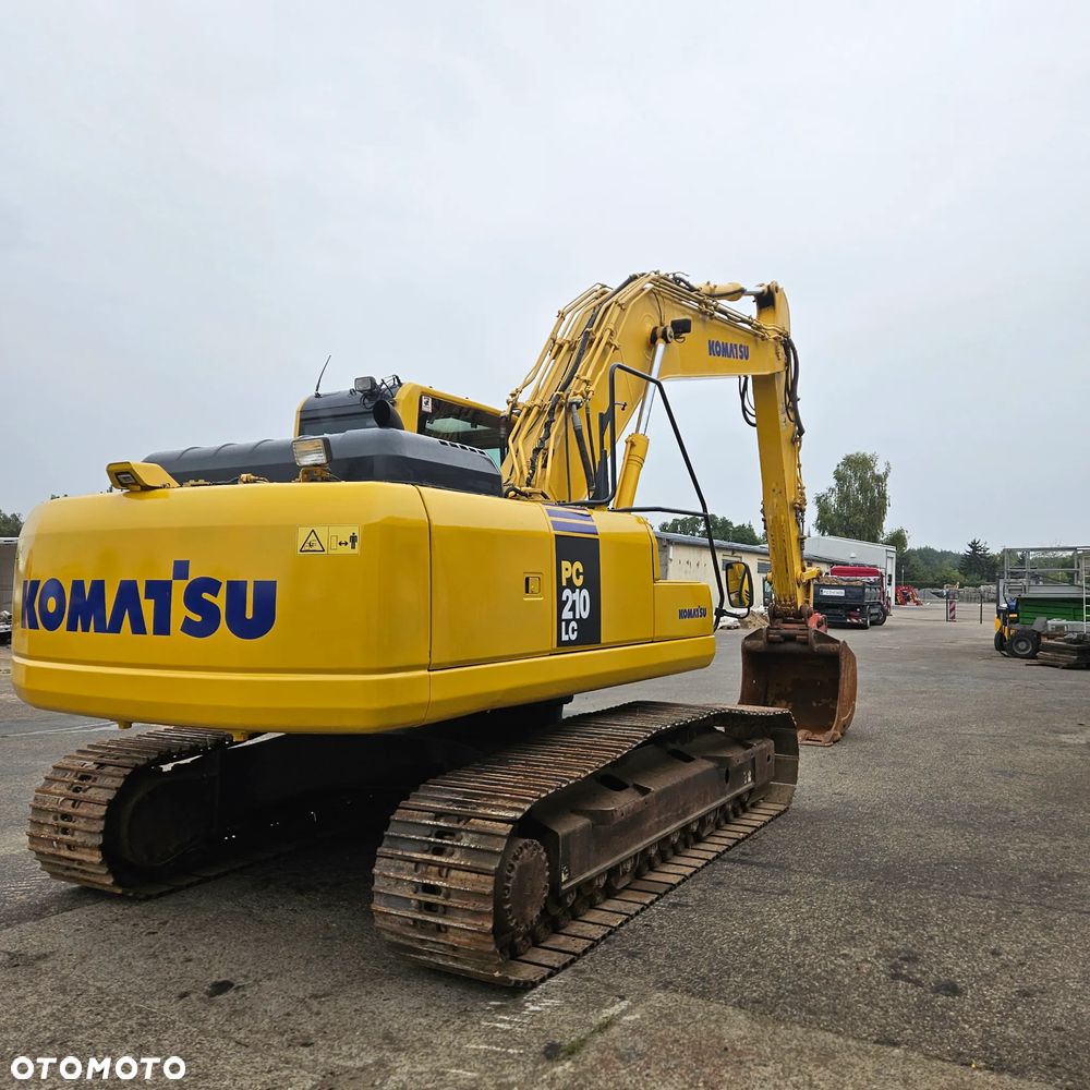 Komatsu PC210 - 2