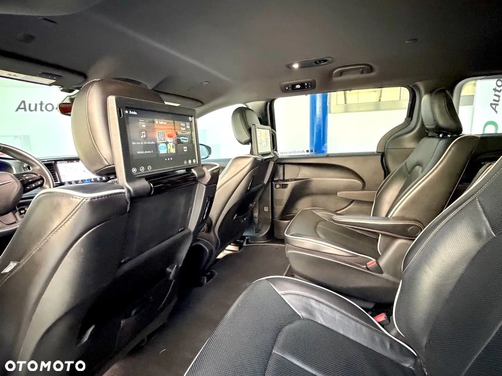 Chrysler Pacifica - 31