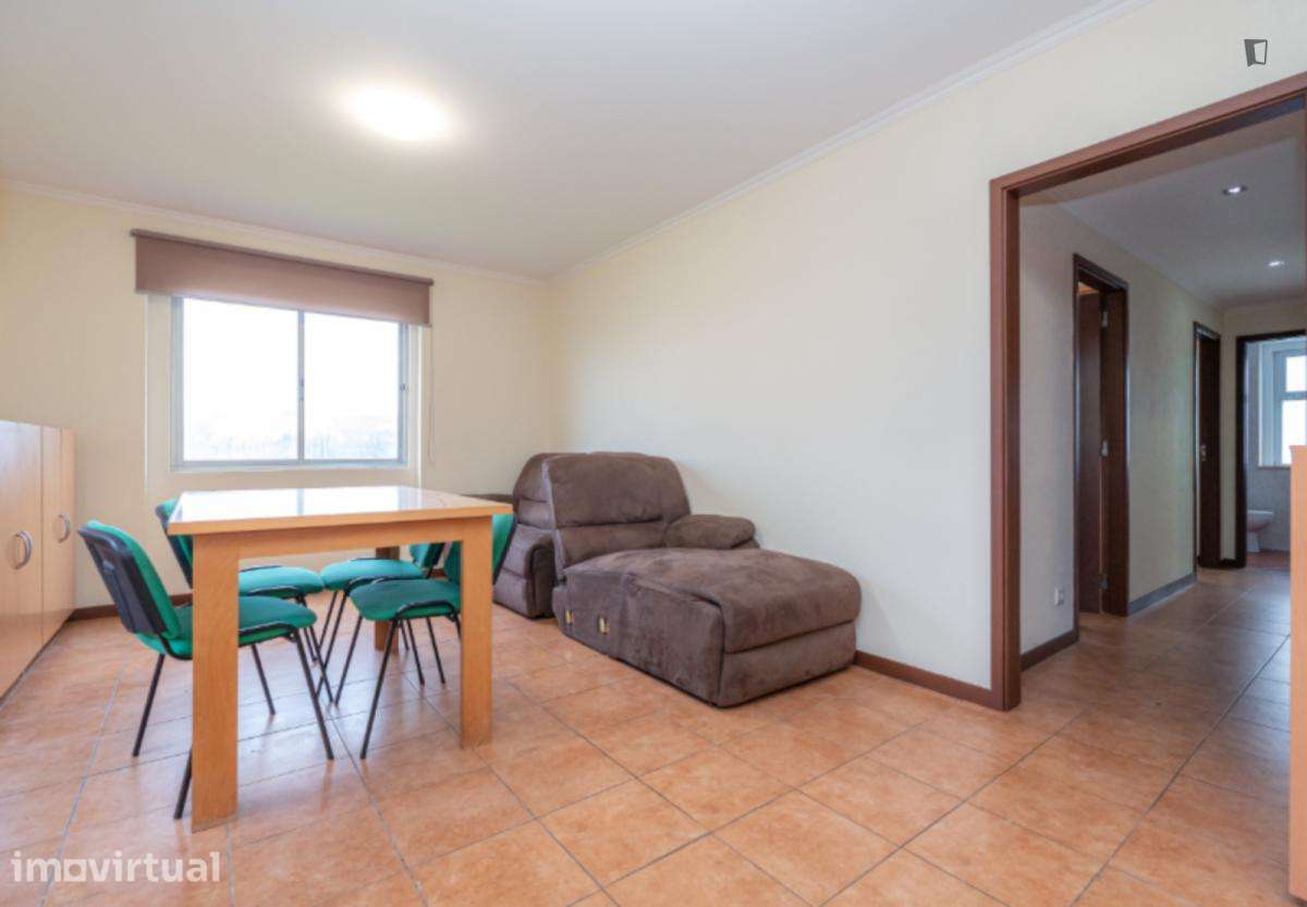 Quarto - localizado em São Martinho de Bispo Coimbra - Grande imagem: 4/21