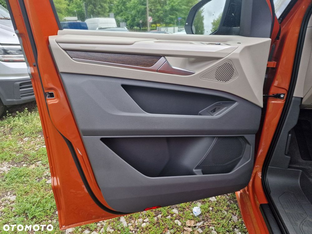 Volkswagen Multivan - 14