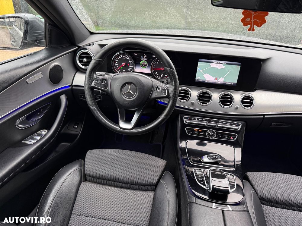 Mercedes-Benz E 220 d 4Matic T 9G-TRONIC - 30